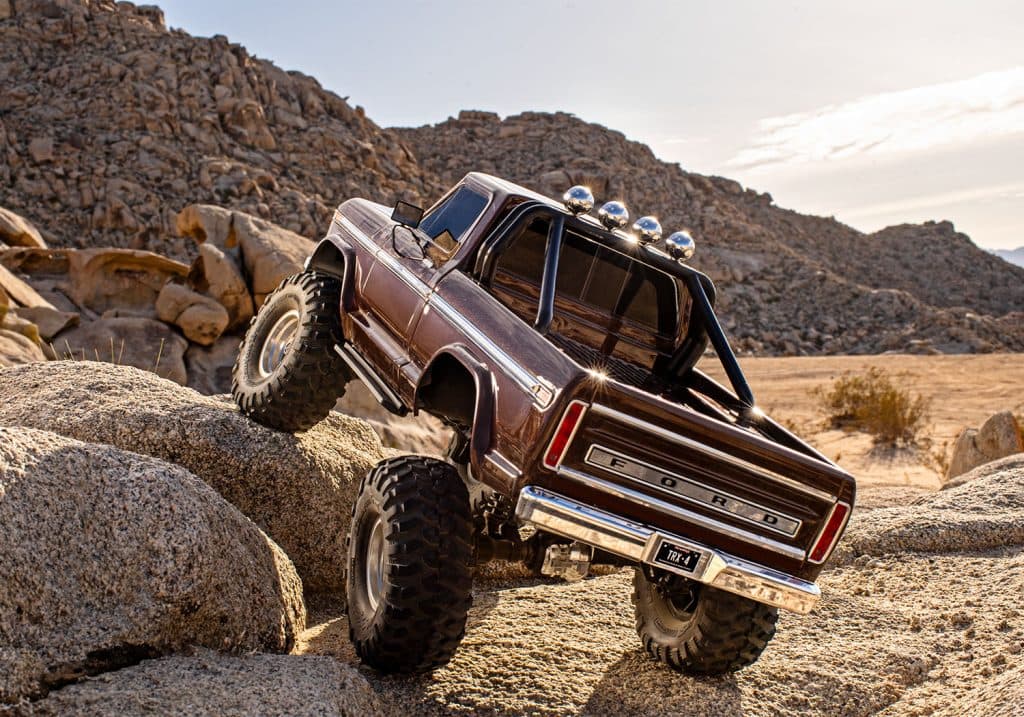 CARRO TRAXXAS 1/10 TRX-4 FORD 79 F-150 RANGER XLT TQI BROWN
