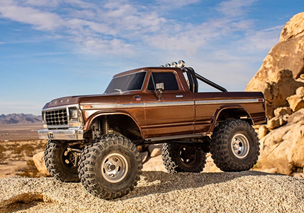 CARRO TRAXXAS 1/10 TRX-4 FORD 79 F-150 RANGER XLT TQI BROWN