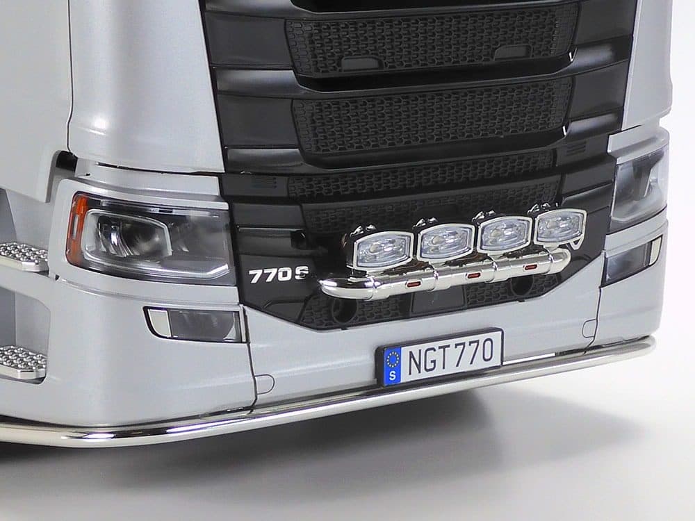 SEMI-TRUCK TAMIYA 1/14 RC SCANIA 770 S 6X4 SILVER EDITION 56373