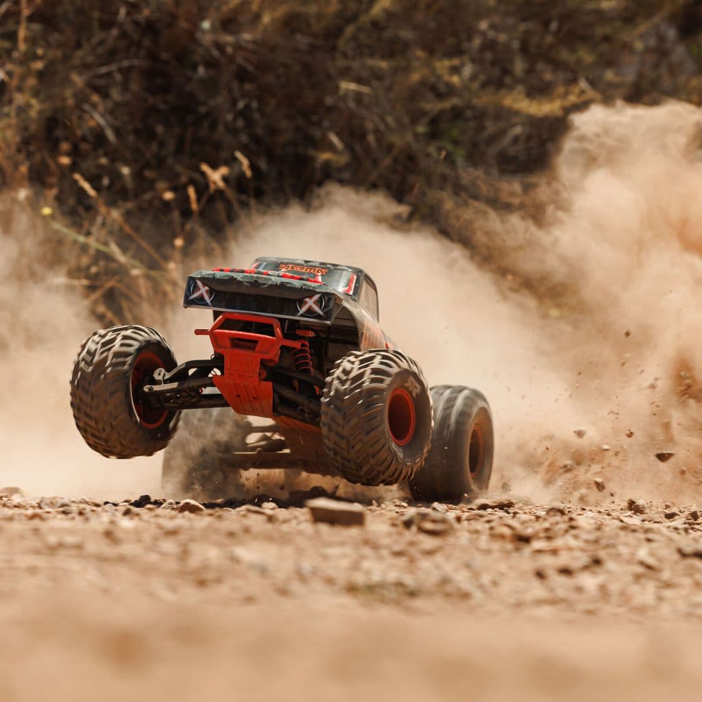 CARRO ARRMA 1/10 QUAKE 223S 2WD BLX MONSTER TRUCK RED ARA3537T1