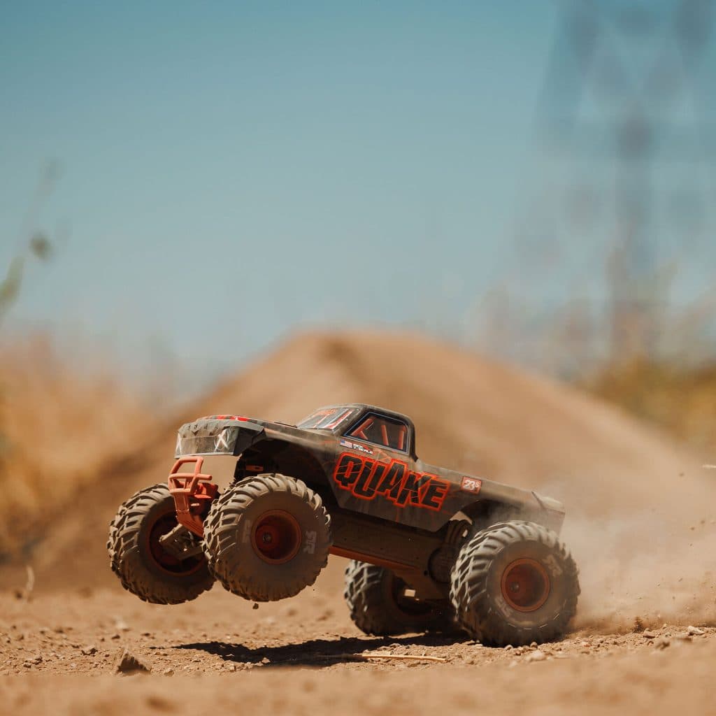 CARRO ARRMA 1/10 QUAKE 223S 2WD BLX MONSTER TRUCK RED ARA3537T1