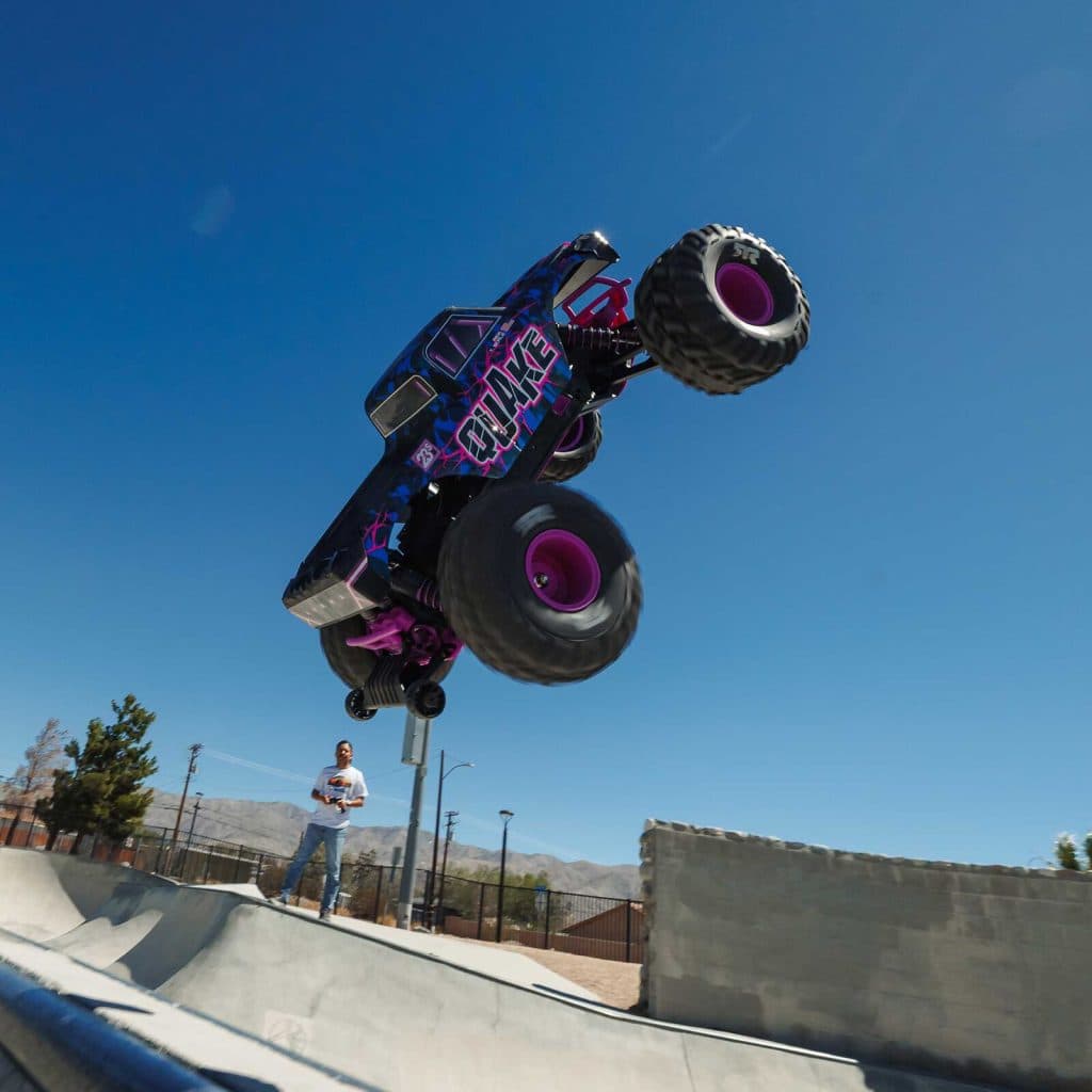 CARRO ARRMA 1/10 QUAKE 223S 2WD BLX MONSTER TRUCK PURPLE ARA3537T3
