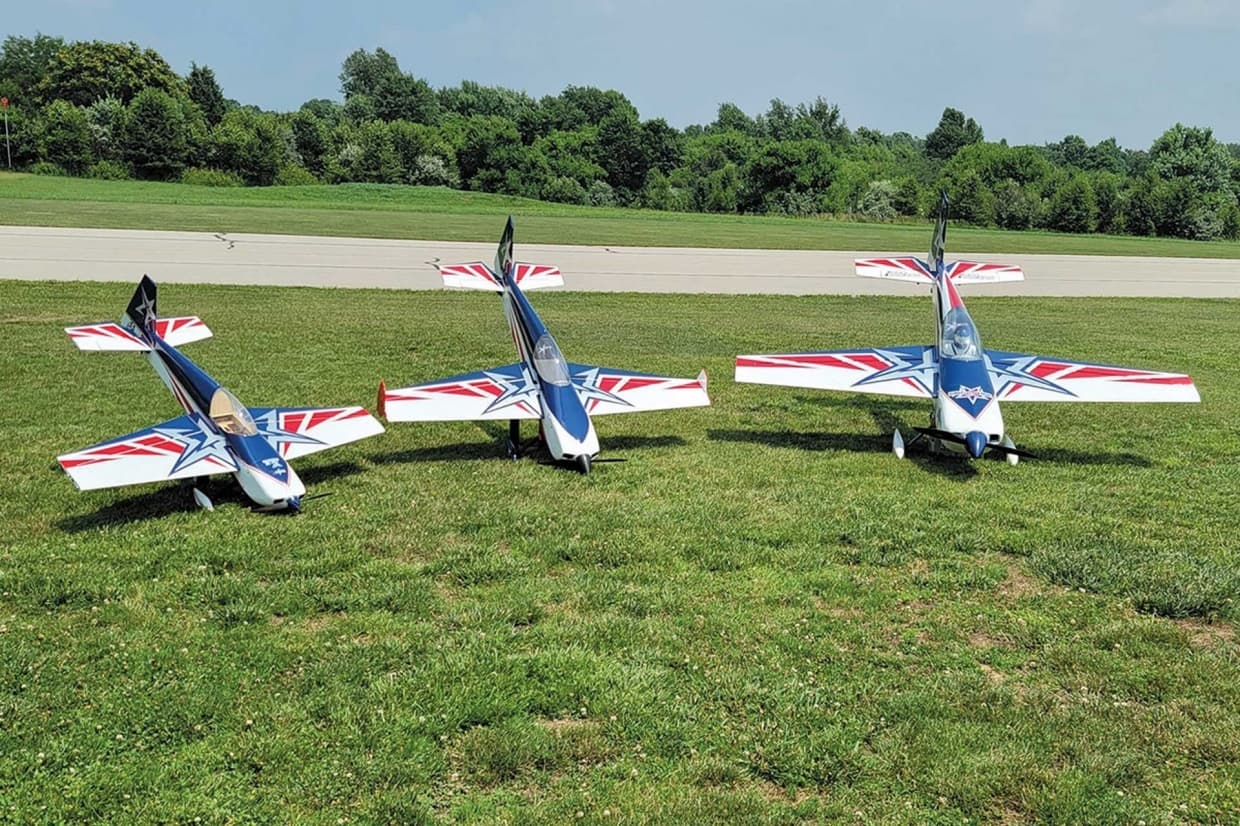 AVIAO AJ SLICK 540 103" G1.2 RED/BLUE (3CXS)