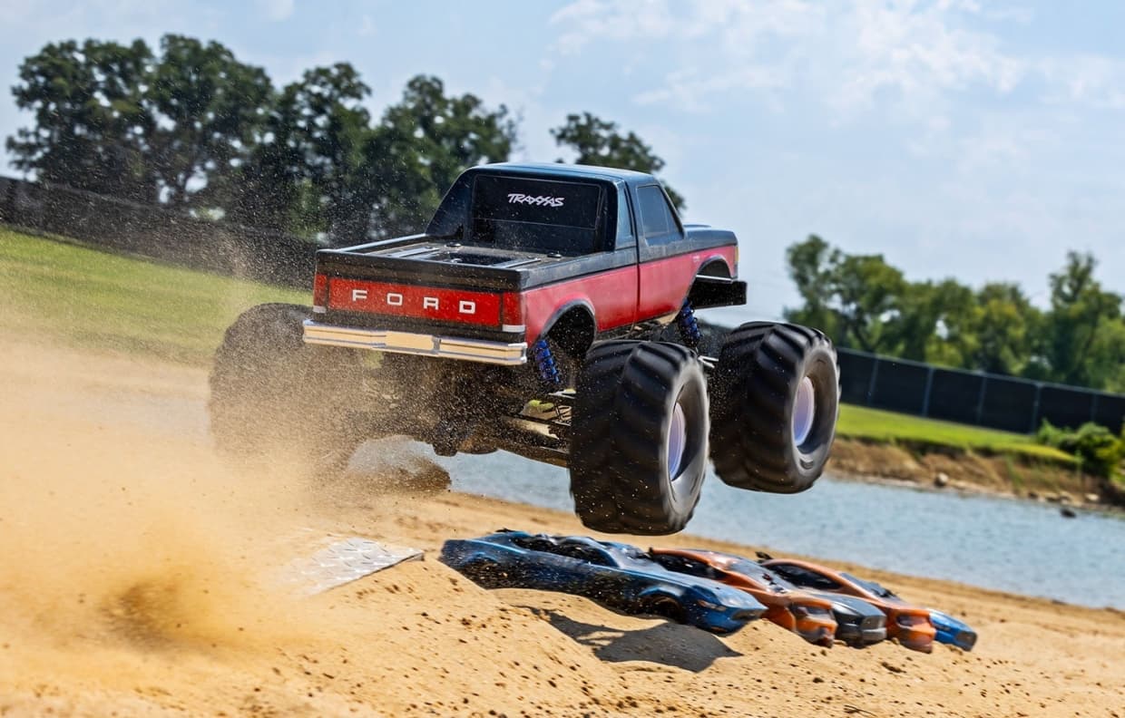 CARRO TRAXXAS X-MAXX MT CHASSIS KIT 77036-4 W/BOLHA 7691-BLK