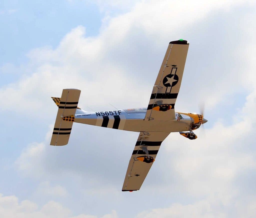 AVIÃO SEAGULL PIPER CHEROKEE WARRIOR II P-51 87– ARF SILVER SEA424