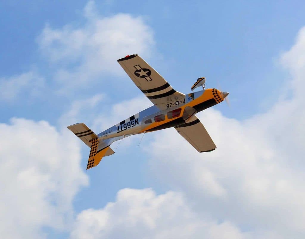 AVIÃO SEAGULL PIPER CHEROKEE WARRIOR II P-51 87– ARF SILVER SEA424