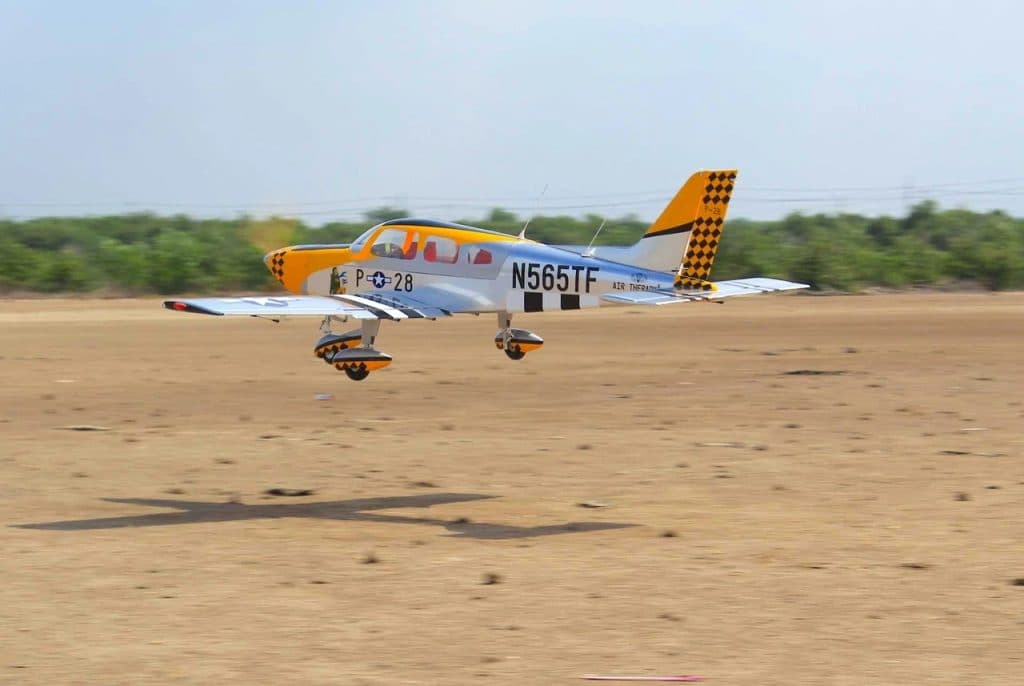 AVIÃO SEAGULL PIPER CHEROKEE WARRIOR II P-51 87– ARF SILVER SEA424