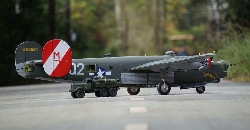 AVIAO VQ B-24 LIBERATOR 2.8M EP-GP OLIVE VQA152