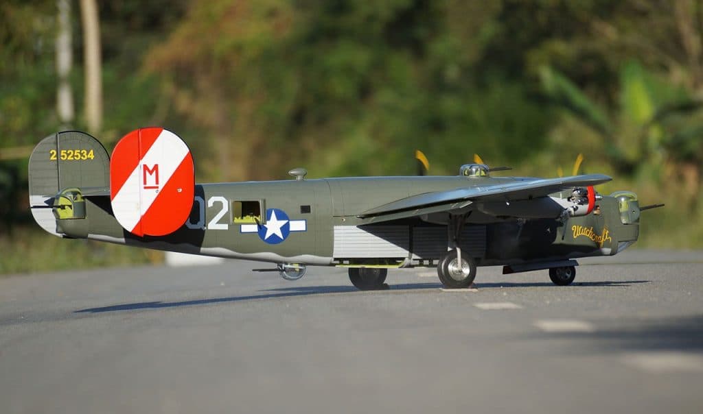 AVIAO VQ B-24 LIBERATOR 2.8M EP-GP OLIVE VQA152