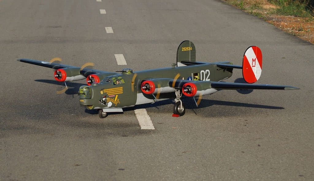 AVIAO VQ B-24 LIBERATOR 2.8M EP-GP OLIVE VQA152