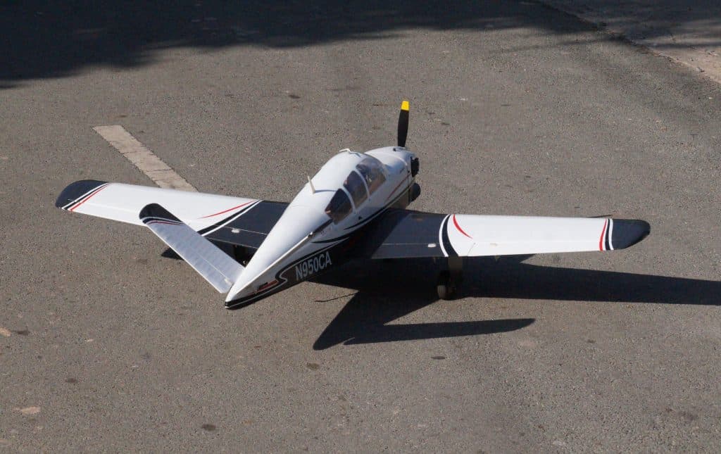 AVIAO VQ BEECHCRAFT BONANZA V-TAIL 46-52 EP-GP VQA136V