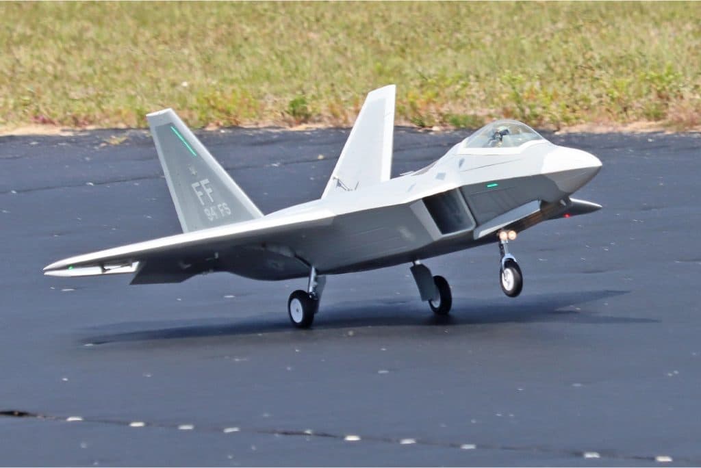AVIÃO FW F-22 90 RAPTOR V2 8S EDF PNP FJ31335P