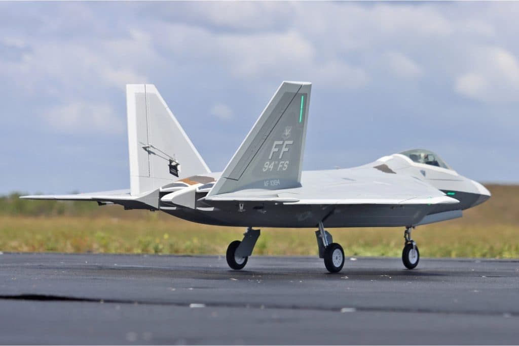 AVIÃO FW F-22 90 RAPTOR V2 8S EDF PNP FJ31335P