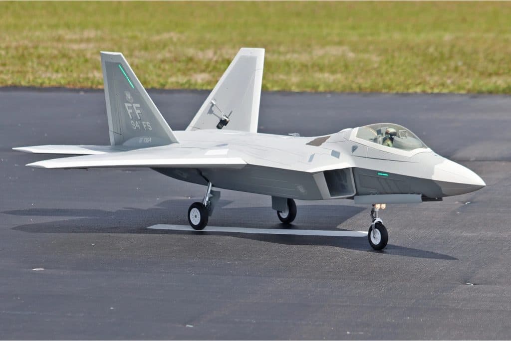 AVIÃO FW F-22 90 RAPTOR V2 8S EDF PNP FJ31335P