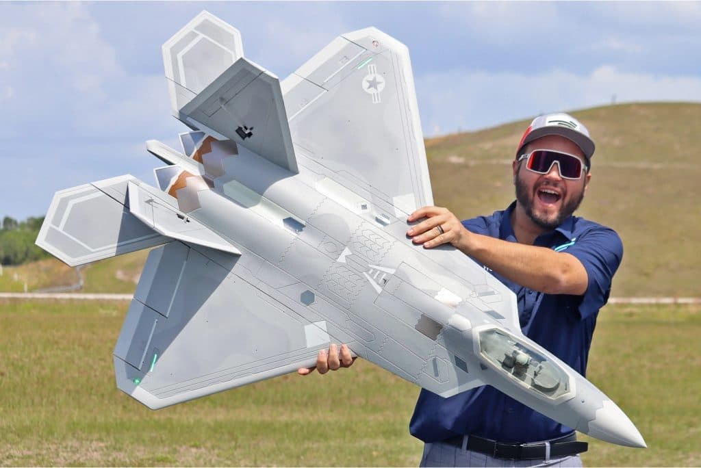 AVIÃO FW F-22 90 RAPTOR V2 8S EDF PNP FJ31335P