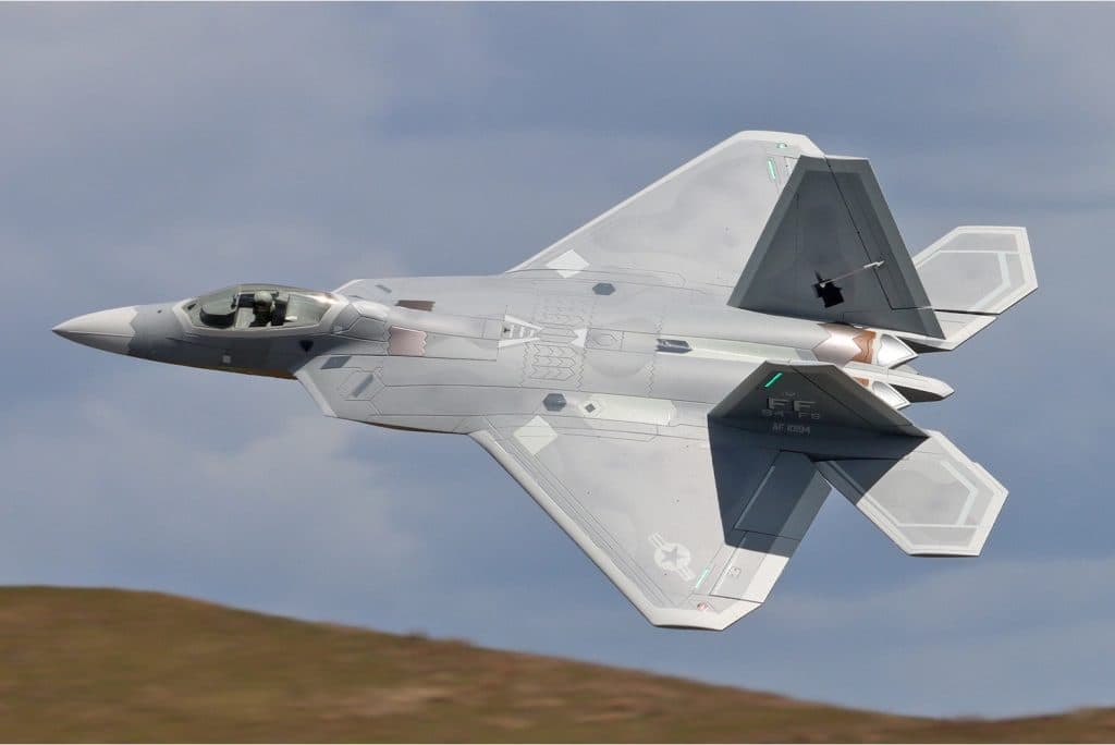 AVIÃO FW F-22 90 RAPTOR V2 8S EDF PNP FJ31335P