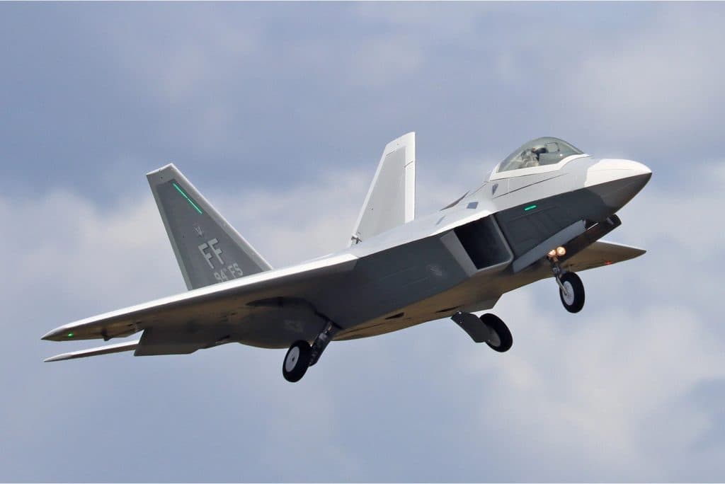 AVIÃO FW F-22 90 RAPTOR V2 8S EDF PNP FJ31335P