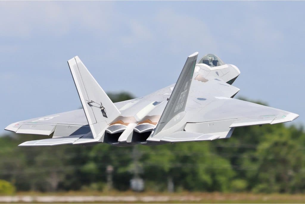 AVIÃO FW F-22 90 RAPTOR V2 8S EDF PNP FJ31335P