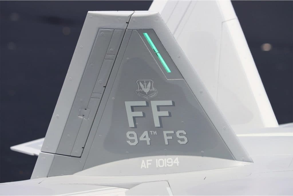 AVIÃO FW F-22 90 RAPTOR V2 8S EDF PNP FJ31335P